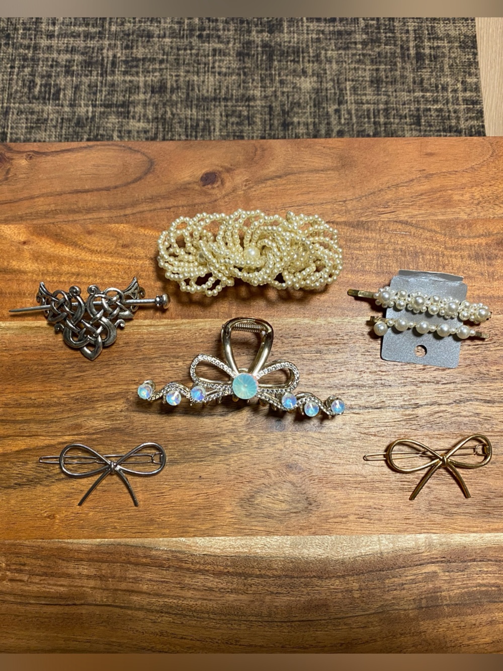 Assorted hair clips 6 pieces